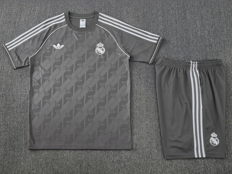 25/26 Real Madrid Training Kit – Shirt & Shorts