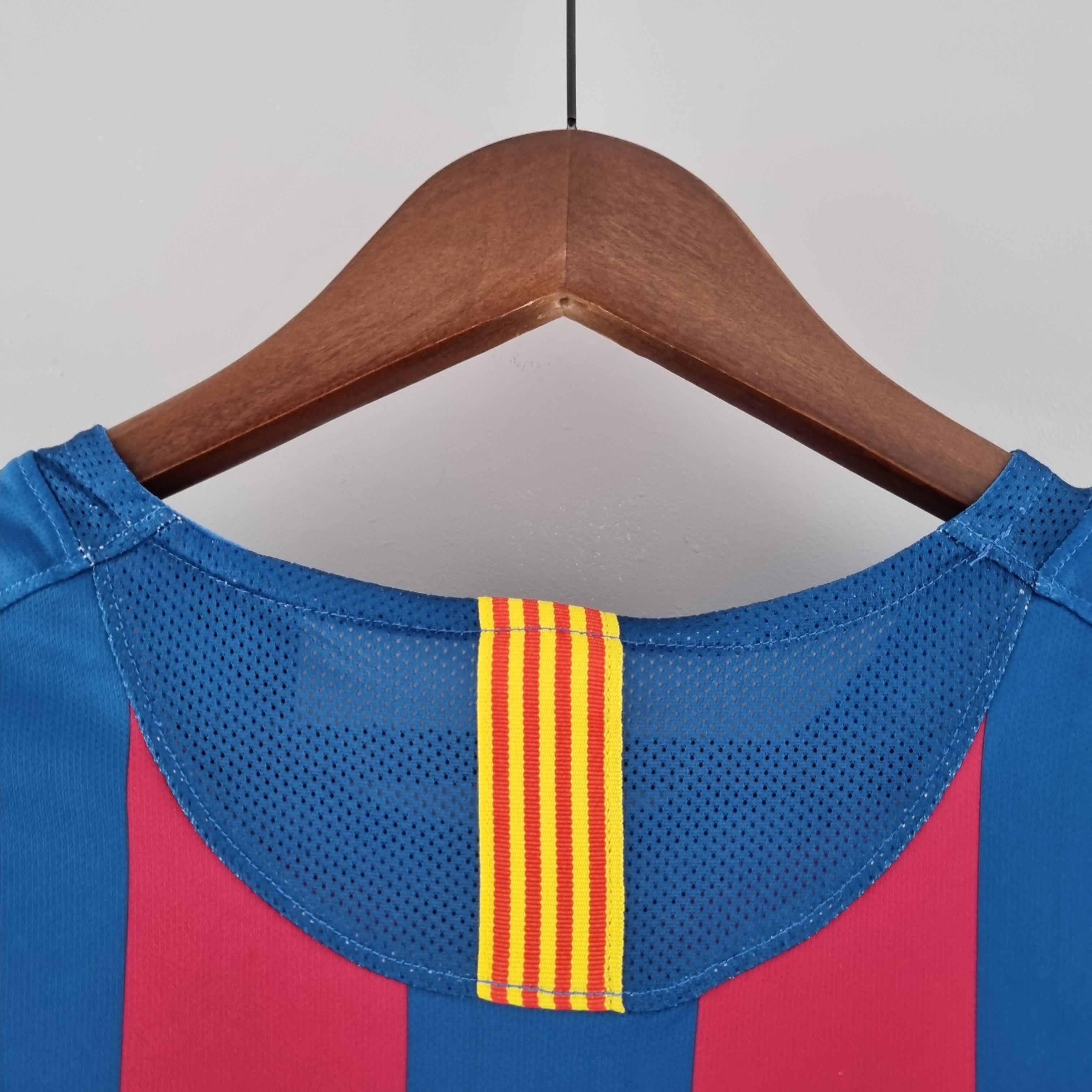 05/06 Barcelona Retro Jersey - Long Sleeve