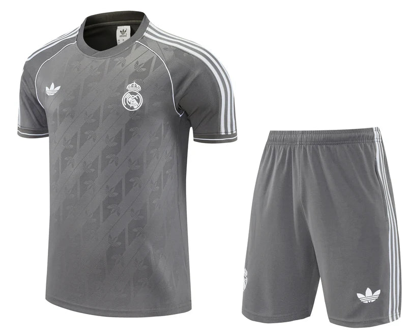 25/26 Real Madrid Training Kit  – Shirt & Shorts