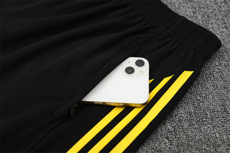 25/26 Manchester United Training Kit  – Shirt & Shorts